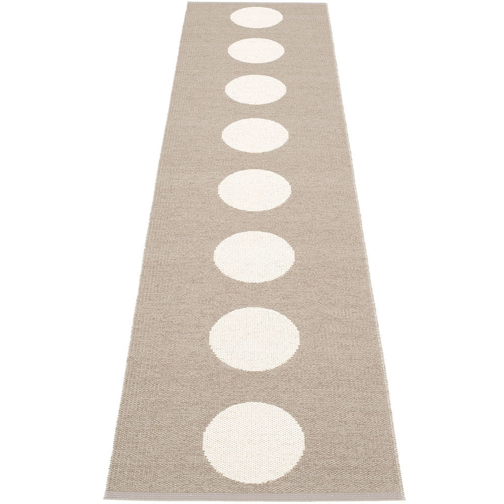Pappelina Vera Mud & Vanilla Runner 70 x 300 cm