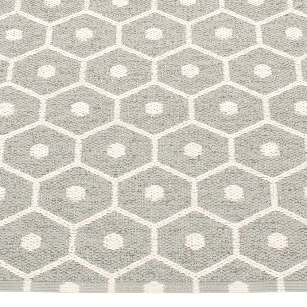 Pappelina Honey Warm Grey & Vanilla Runner