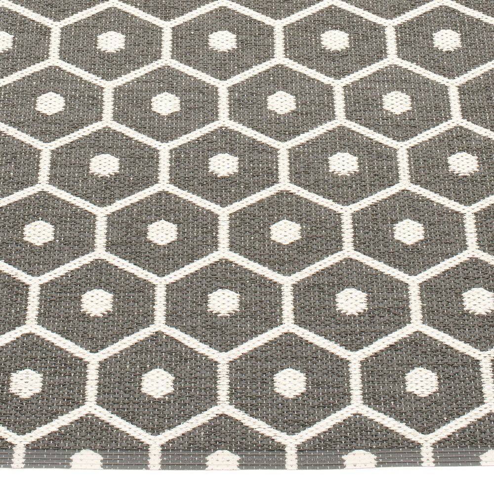 Pappelina Honey Charcoal Grey & Vanilla Runner