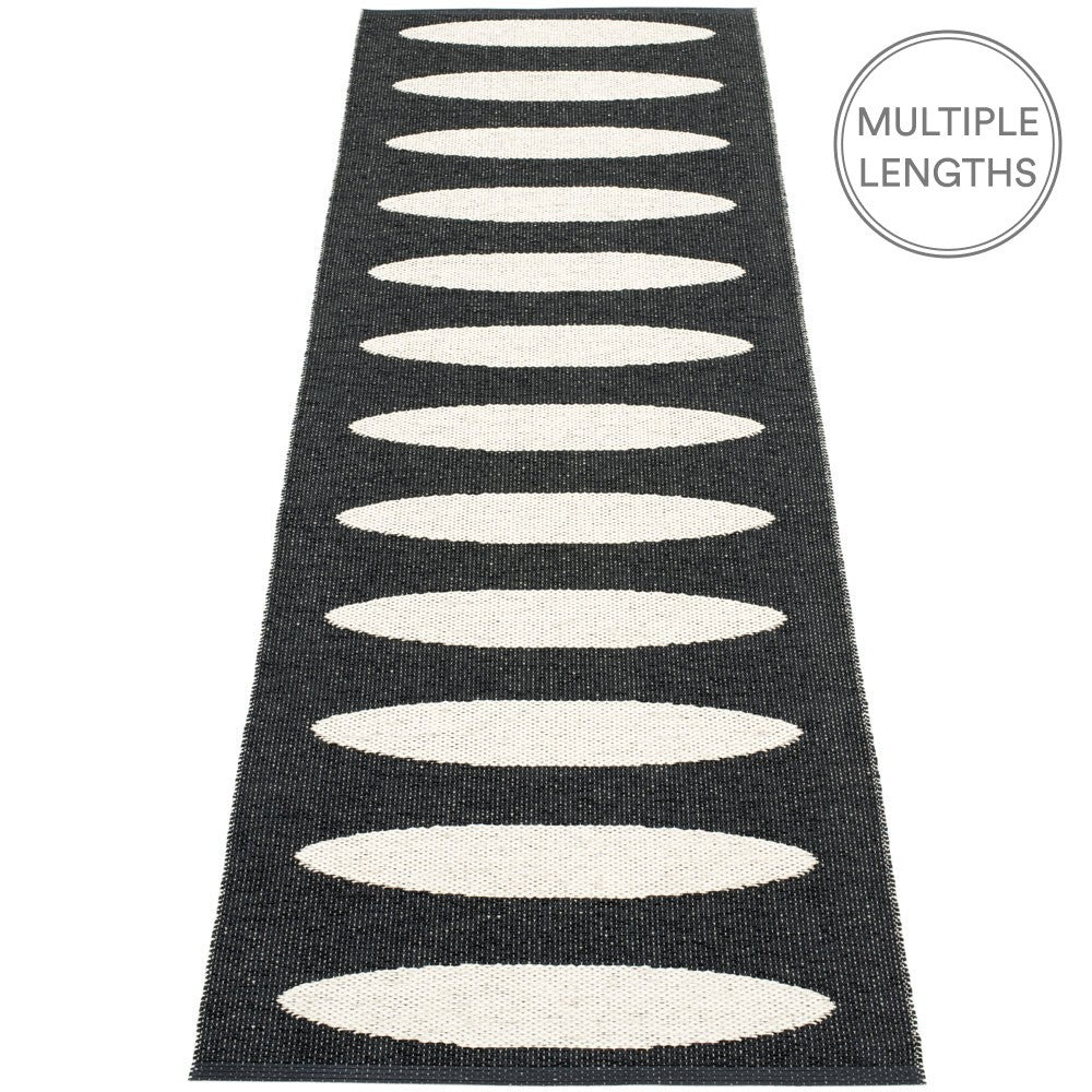 Pappelina Ella Black & Vanilla Runner - 70 x 225 cm