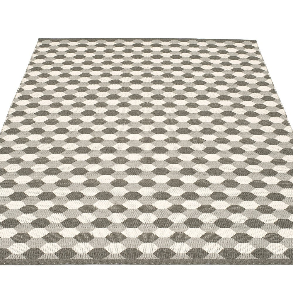 Pappelina Dana Large Rug - Warm Grey