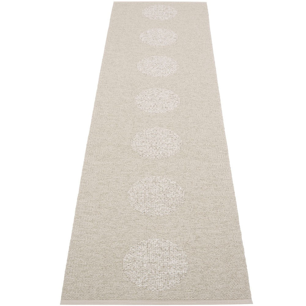 Pappelina Vera 2.0 Bio Edition Black/Black Metallic Runner - 70 x 280 cm