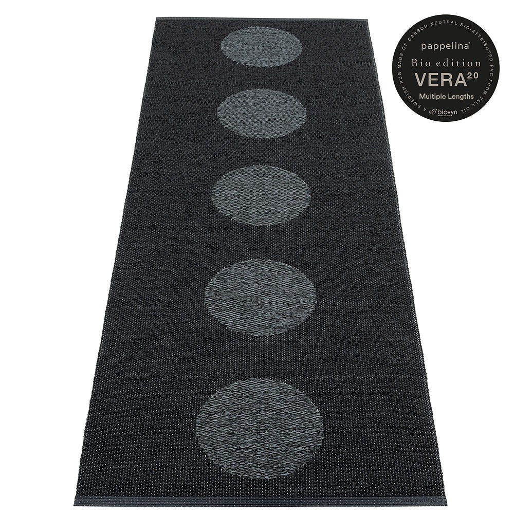 Pappelina Vera 2.0 Bio Edition Black/Black Metallic Runner - 70 x 120 cm