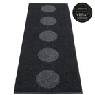 Pappelina Vera 2.0 Bio Edition Black/Black Metallic Runner - 70 x 120 cm