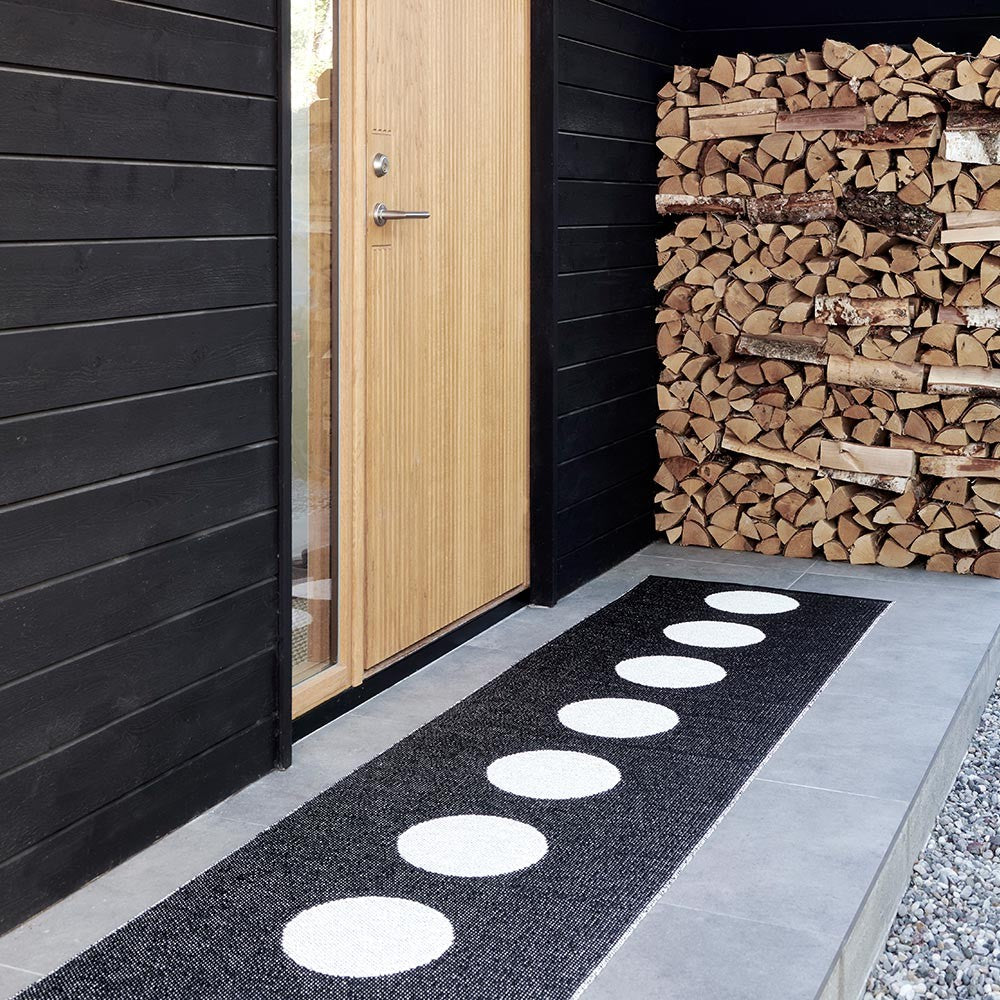 Pappelina Vera Black & Vanilla Runner - 70 x 150 cm