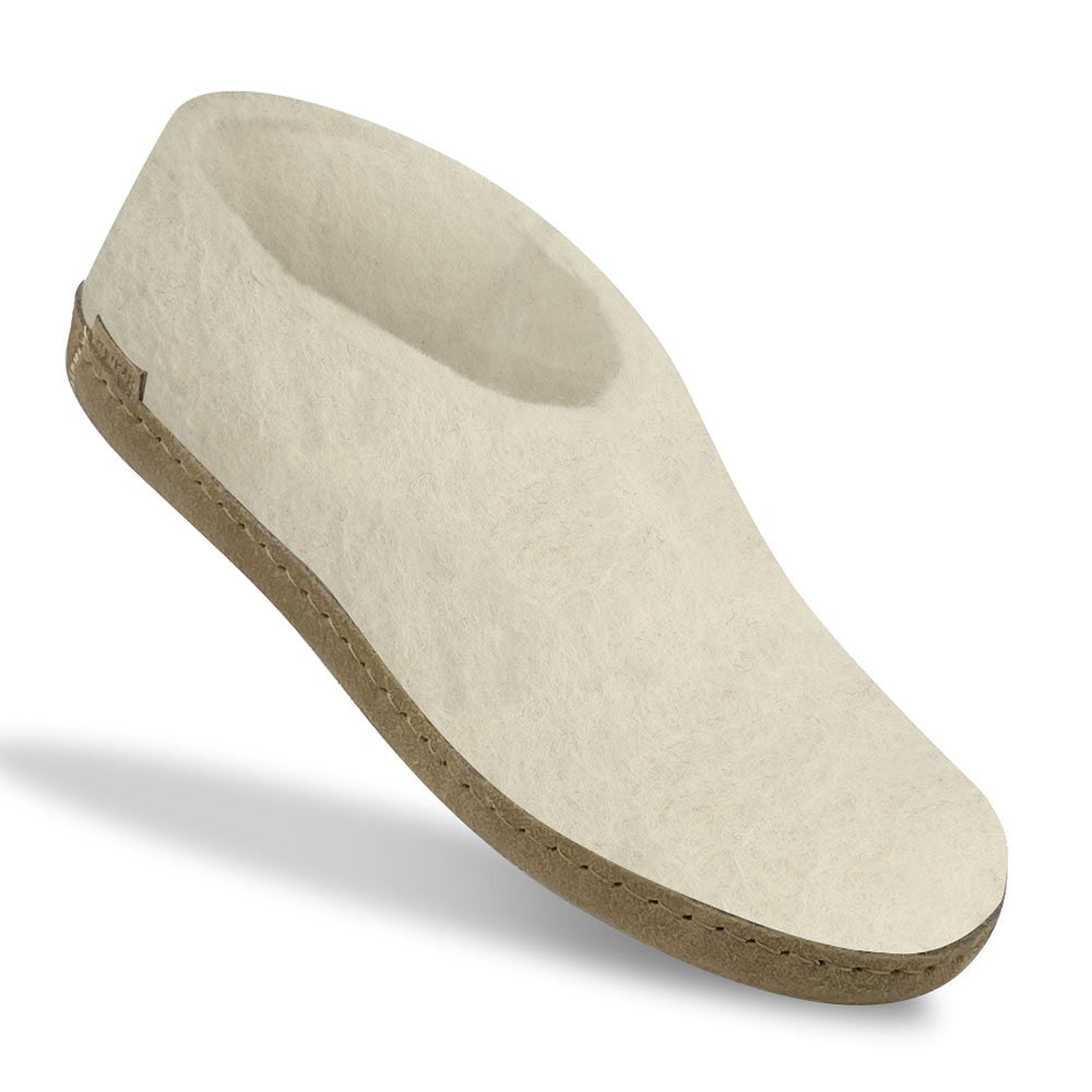 Angles vew of Glerups felt shoe in white with natural leather soles