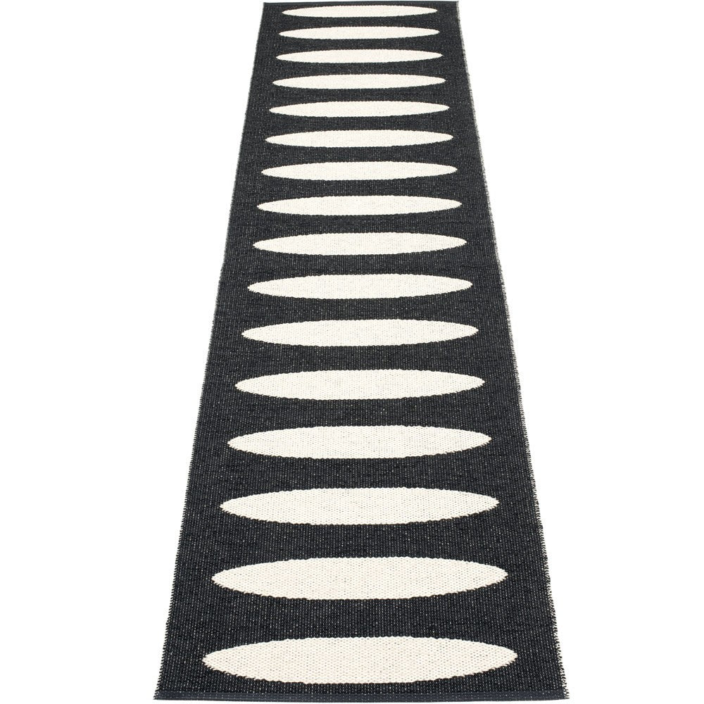 Pappelina Ella Black & Vanilla Runner - 70 x 300 cm