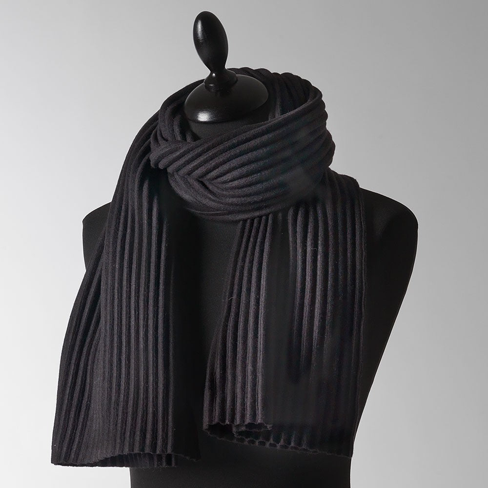 Design House Stockholm Short Pleece Scarf - Black | HUS