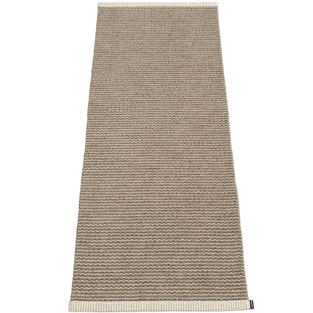 Pappelina Mono Dark Mud : Mud Runner 60 x 250 cm