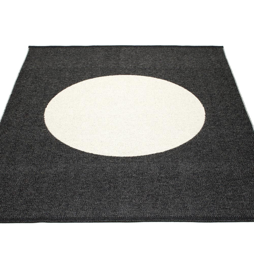 Pappelina Vera One Large Rug - Black