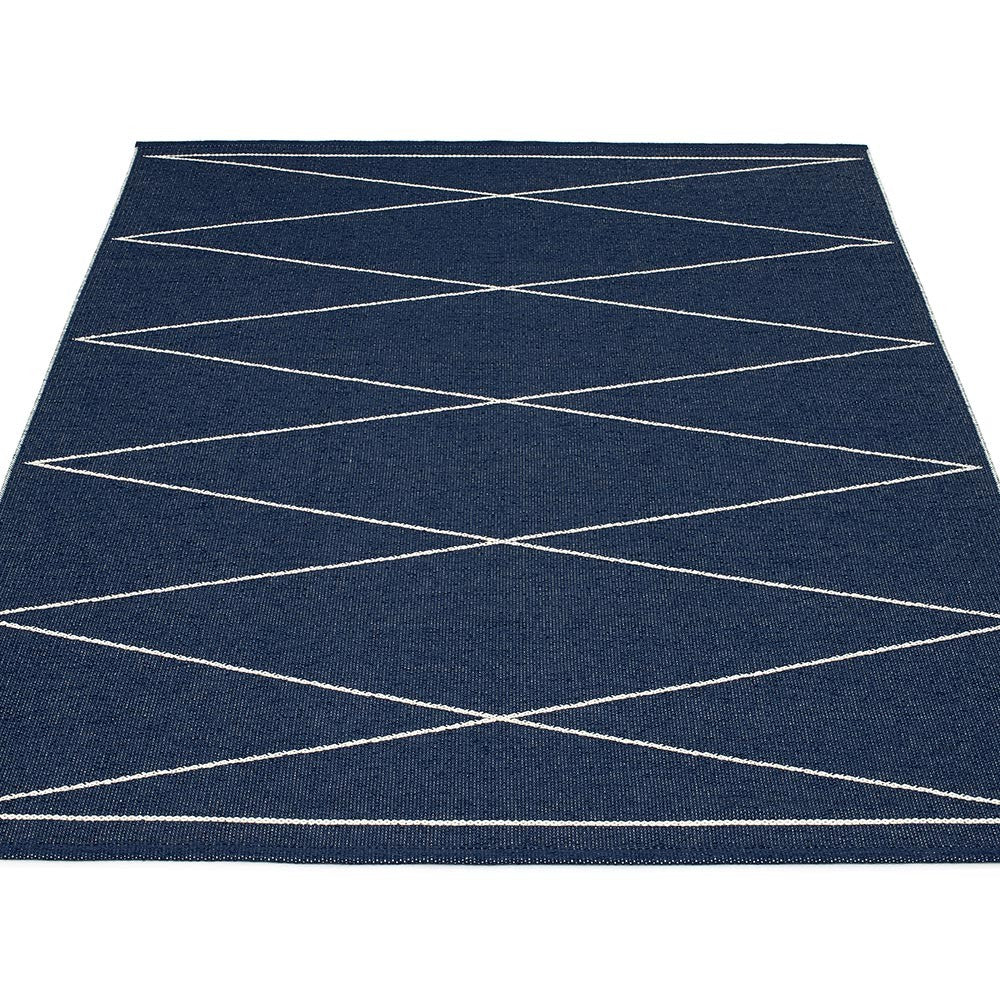 Pappelina Max Large Rug - Dark Blue