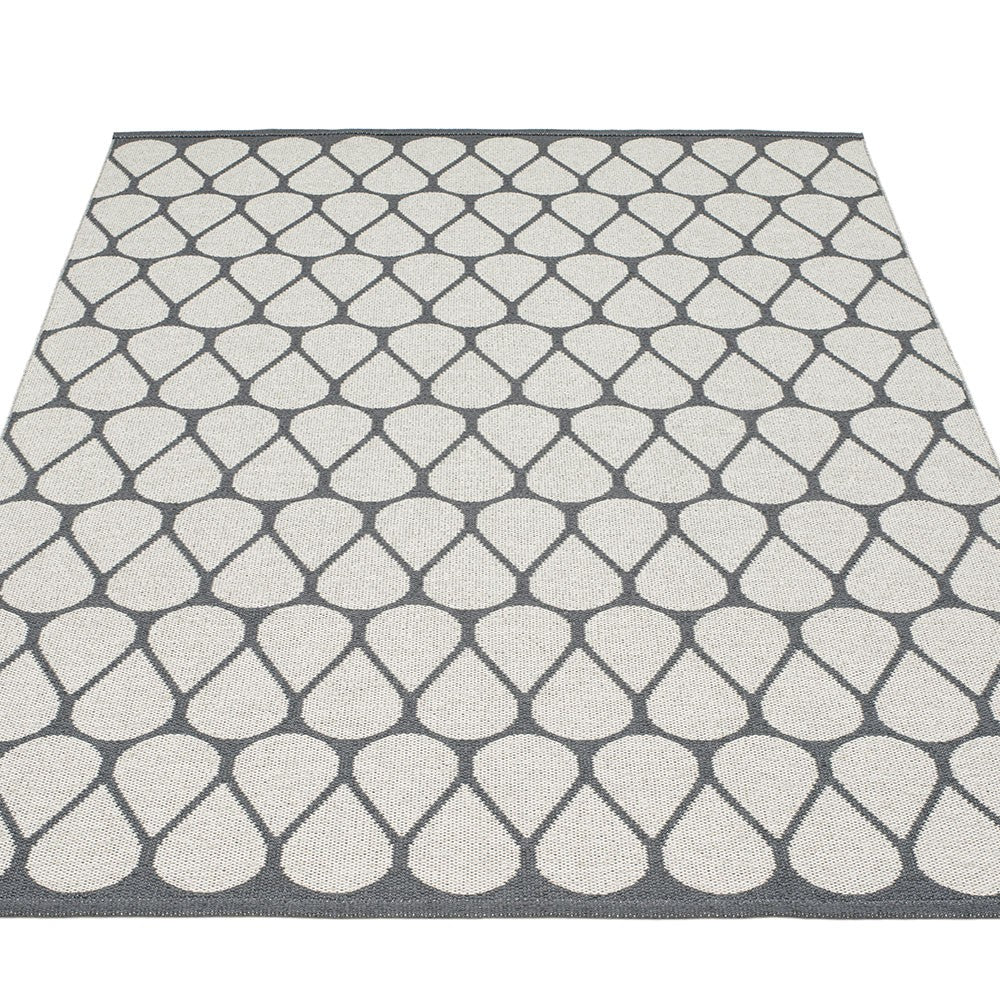 Pappelina Otis Large Rug - Granit 180 x 275 cm