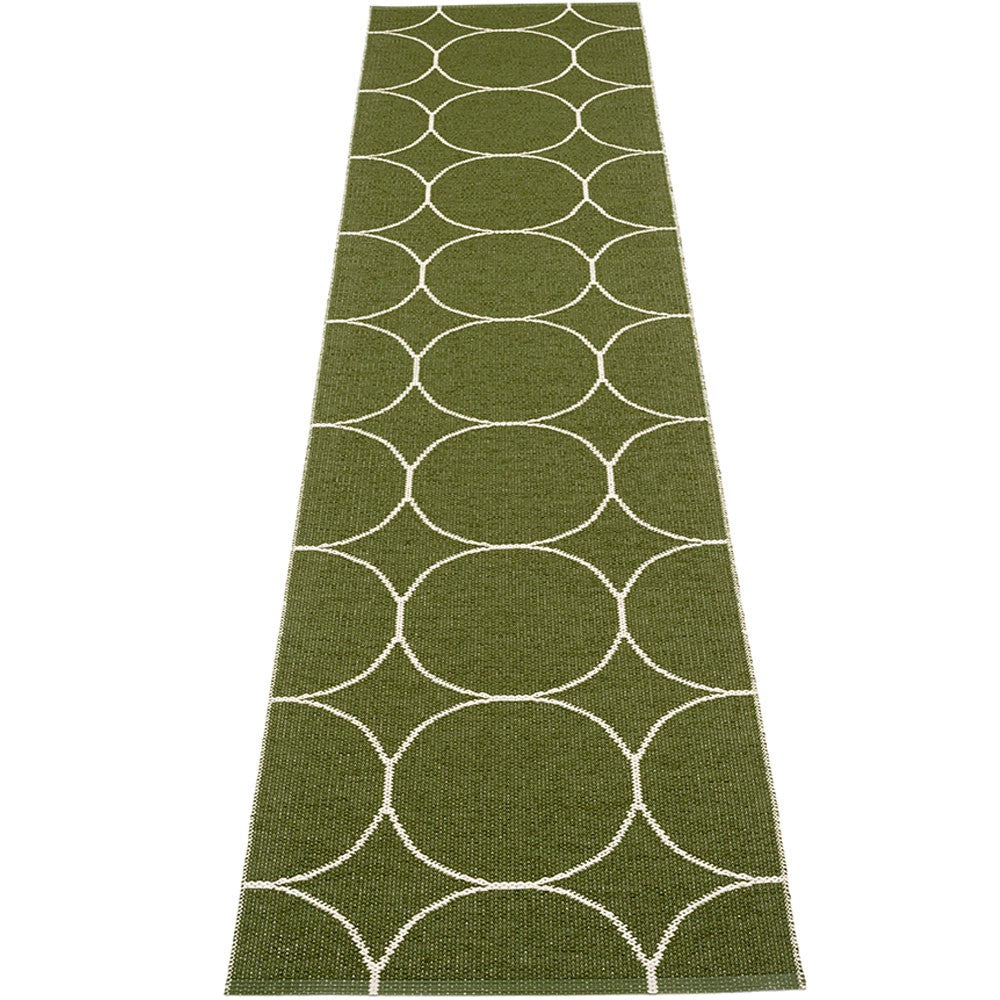 Pappelina Boo Runner - Dark Olive 70 x 300 cm