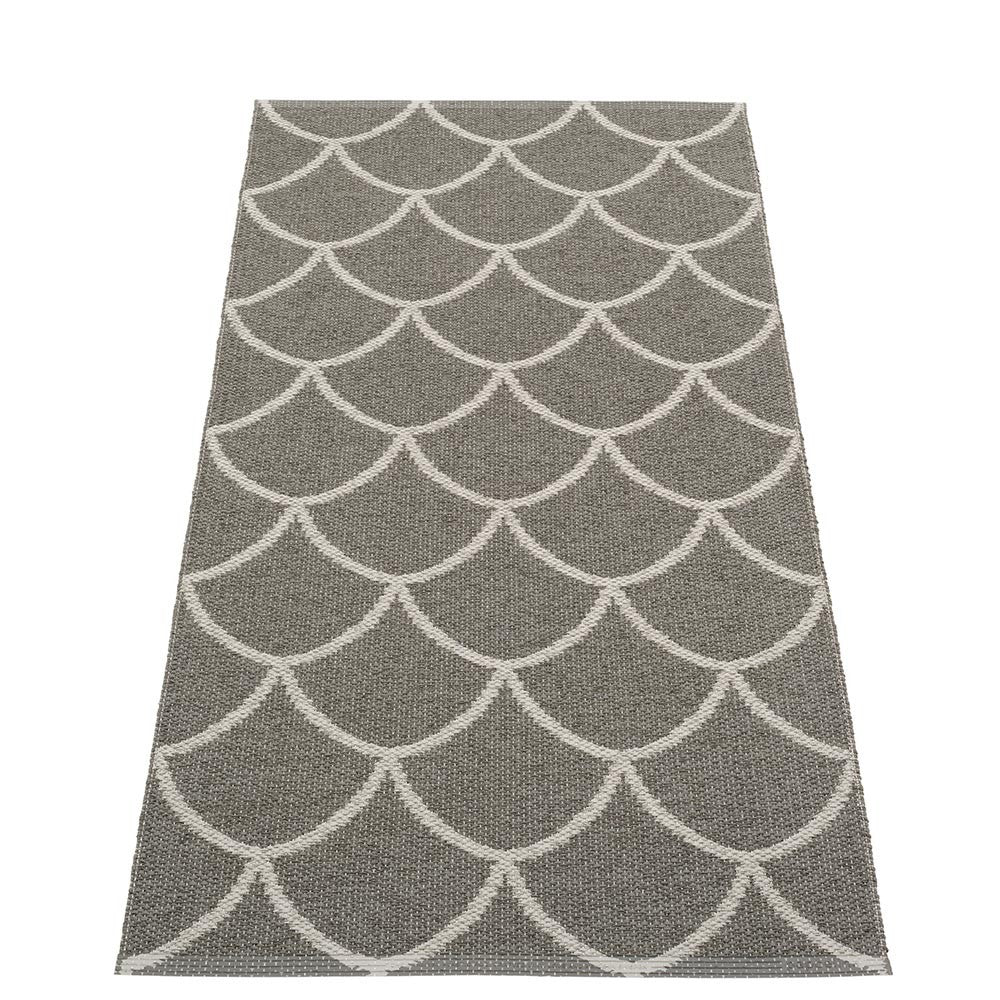 Pappelina Charcoal : Warm Grey Kotte Runner - 70 x 150 cm