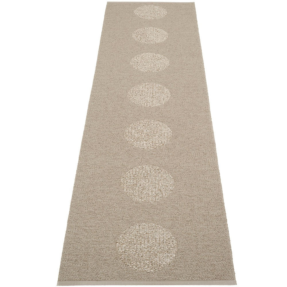 Pappelina Vera 2.0 Bio Edition Dark Linen/Linen Metallic Runner - 70 x 280 cm