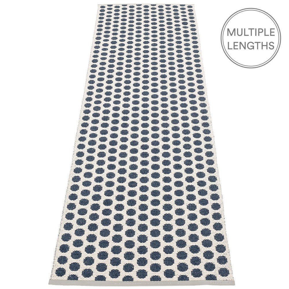 Pappelina Noa Runner - Dark Blue & Vanilla - 70 x 250 cm