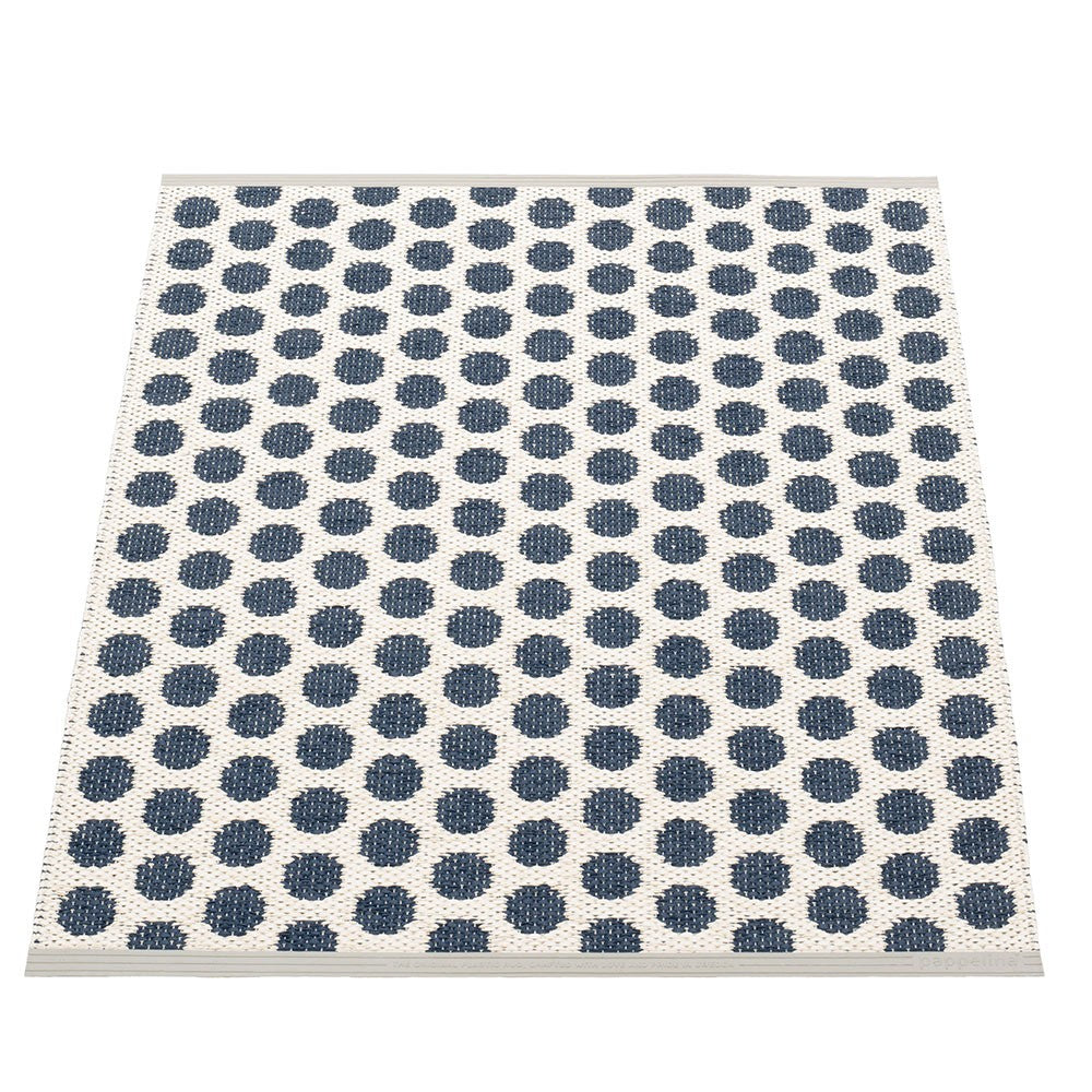 Pappelina Noa Dark Blue & Vanilla Mat - 70 x 90 cm 