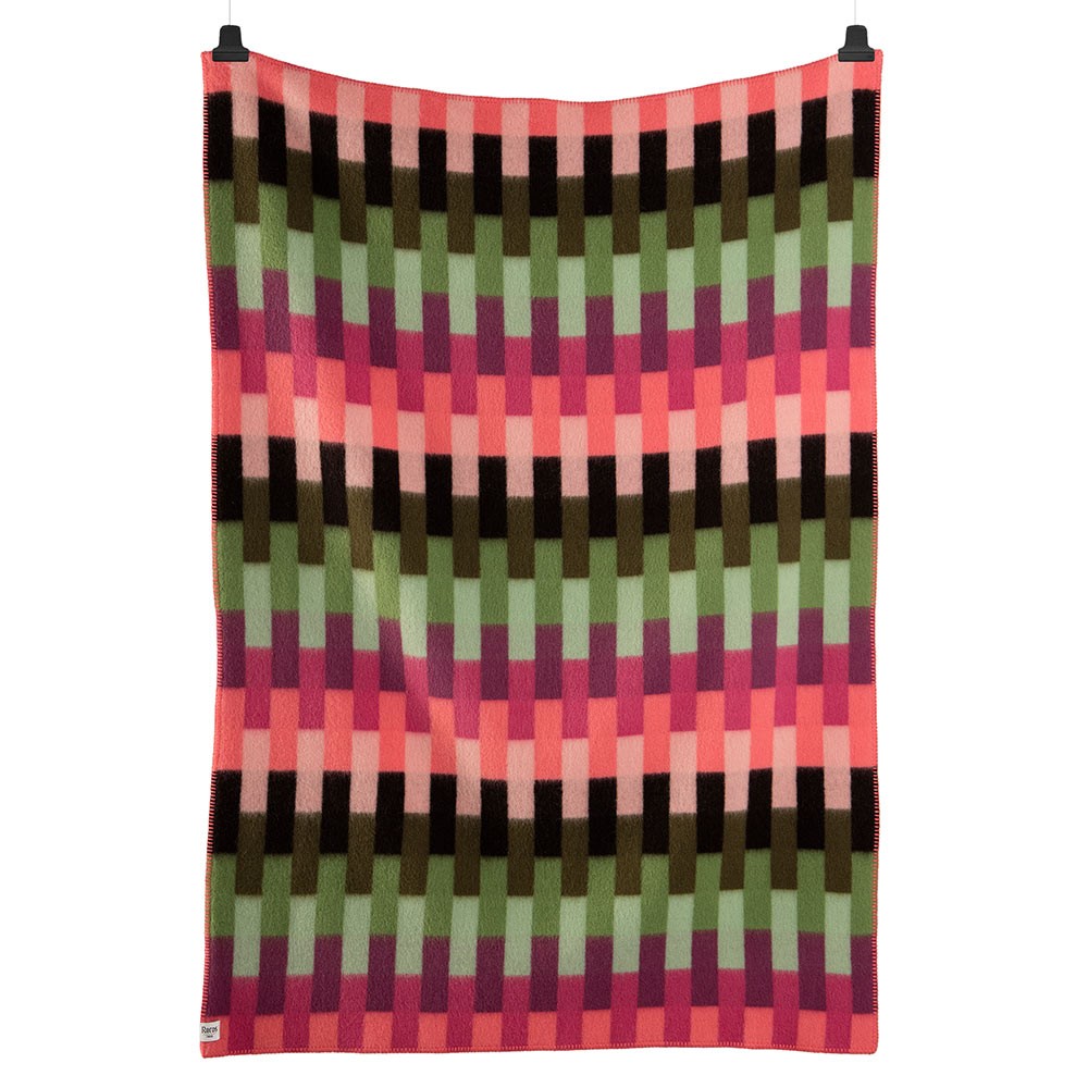 Røros Tweed Åsmund Bold Throw 135 x 200 cm - Pink & Green - Front