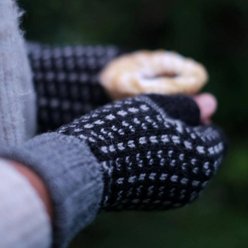 Öjbro Merino Wool Wristwarmers - Skaftö Soot