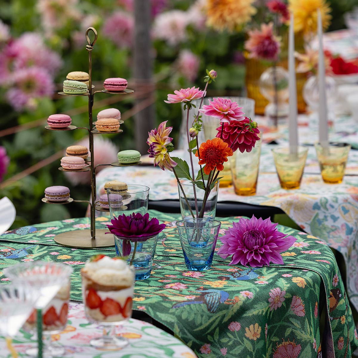 Ekelund 'Fagelliv' table runner draped over an outdoor table with desserts and colourful flowers