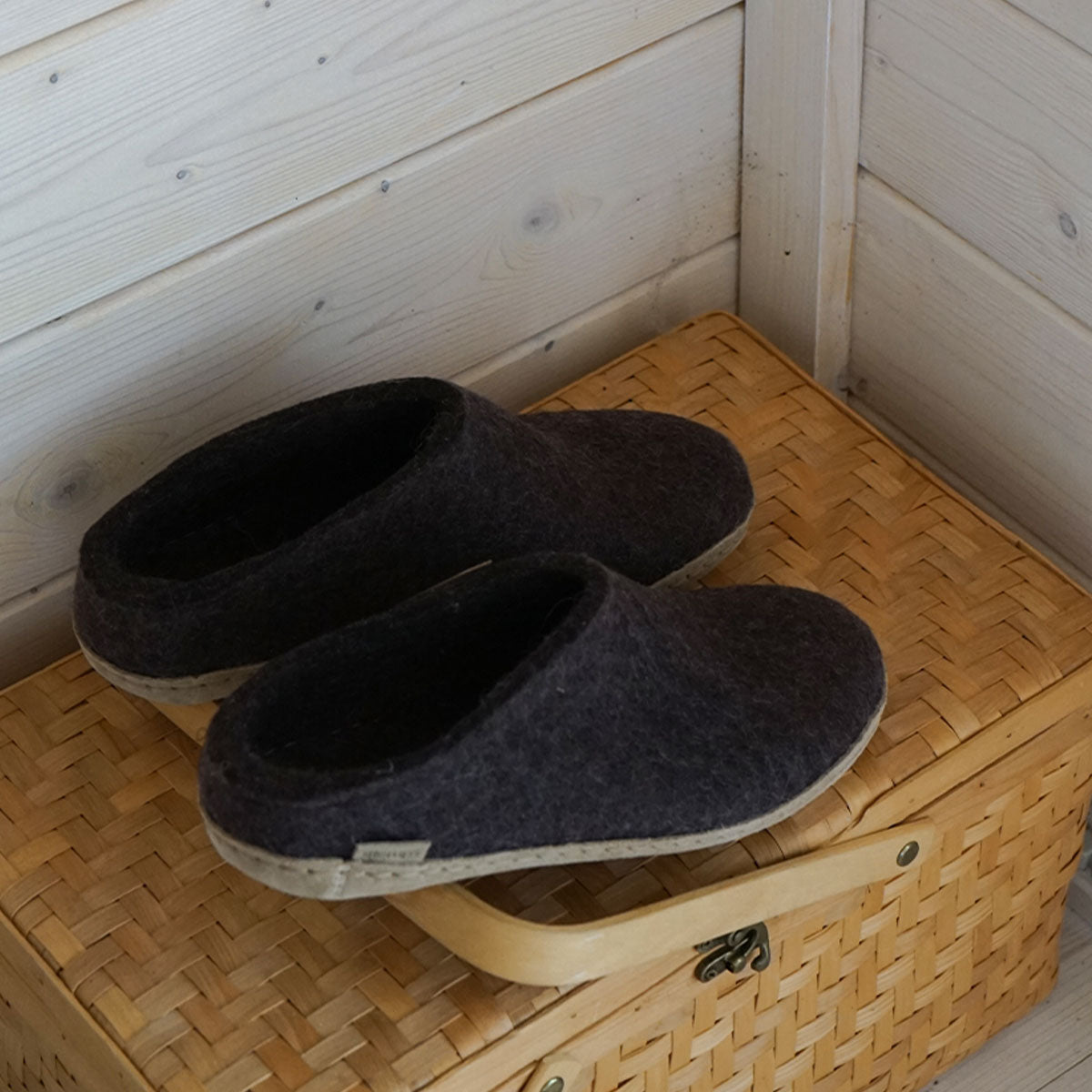 Pair of Felt Wool Glerups slippers in Brown with Leather Sole