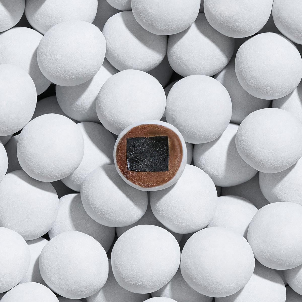 Lakrids Bülow Frozen Mint chocolate coated liquorice cross-section